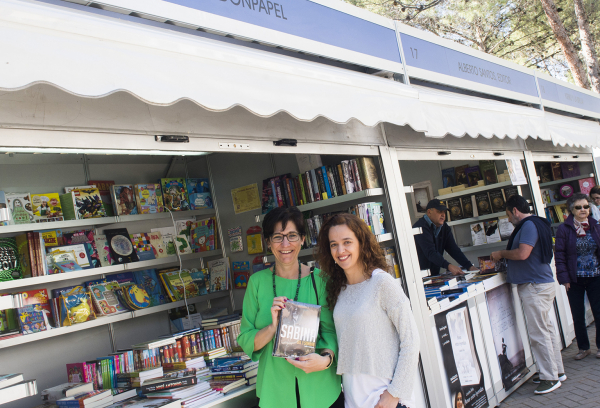 La alcaldesa visitó la Feria del Libro